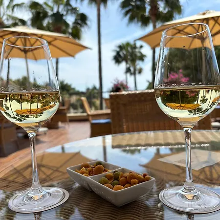 1b Seaside Orchid, Sea, Center