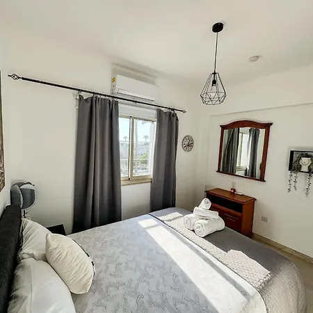 1b Seaside Orchid, Sea, Center * Paphos