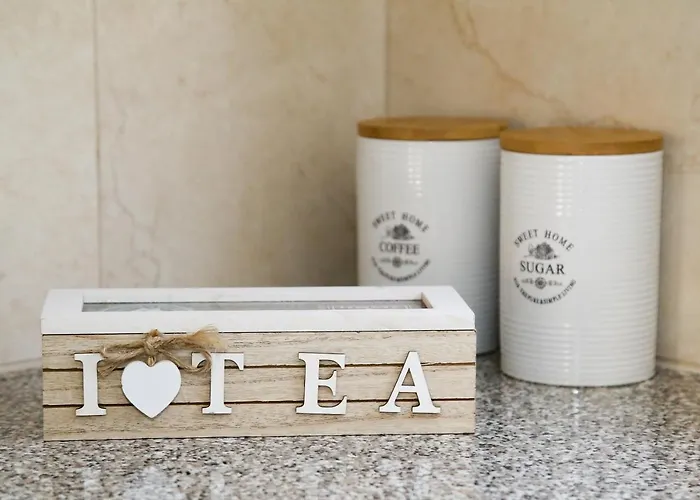 1b Seaside Orchid, Sea, Center