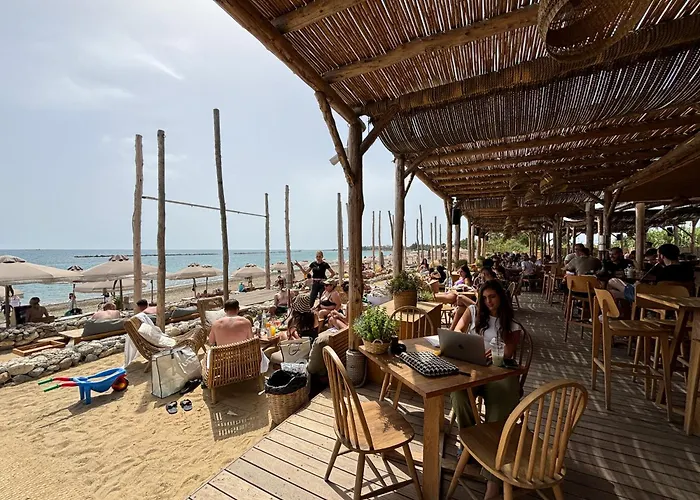 1b Seaside Orchid, Sea, Center