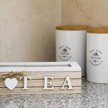 1b Seaside Orchid, Sea, Center