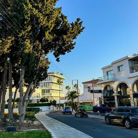 1b Seaside Orchid, Sea, Center דירה